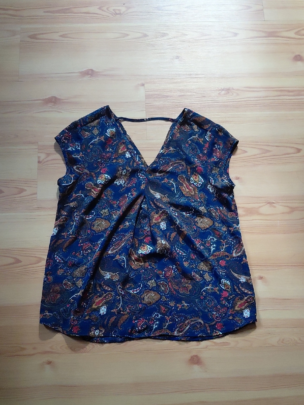 DR2 Navy Paisley V-Neck Cap Sleeve Blouse
